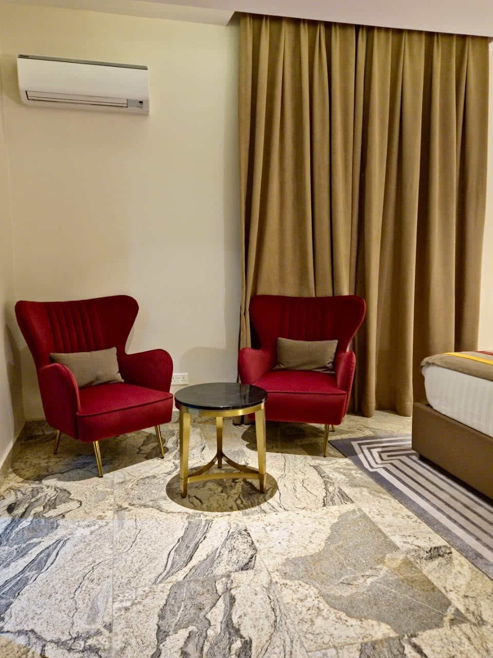 Executive Room with Panoramic City View — photo 1
